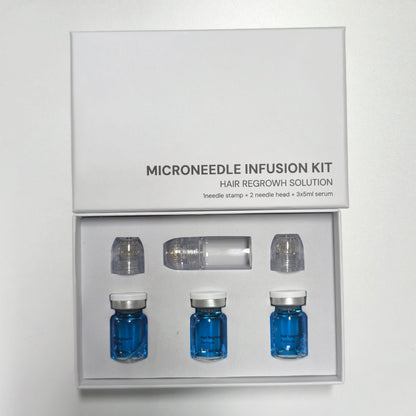 Het Radicéa doosje open: de stempel, twee extra naaldkoppen en drie ampullen serum van 5 ml